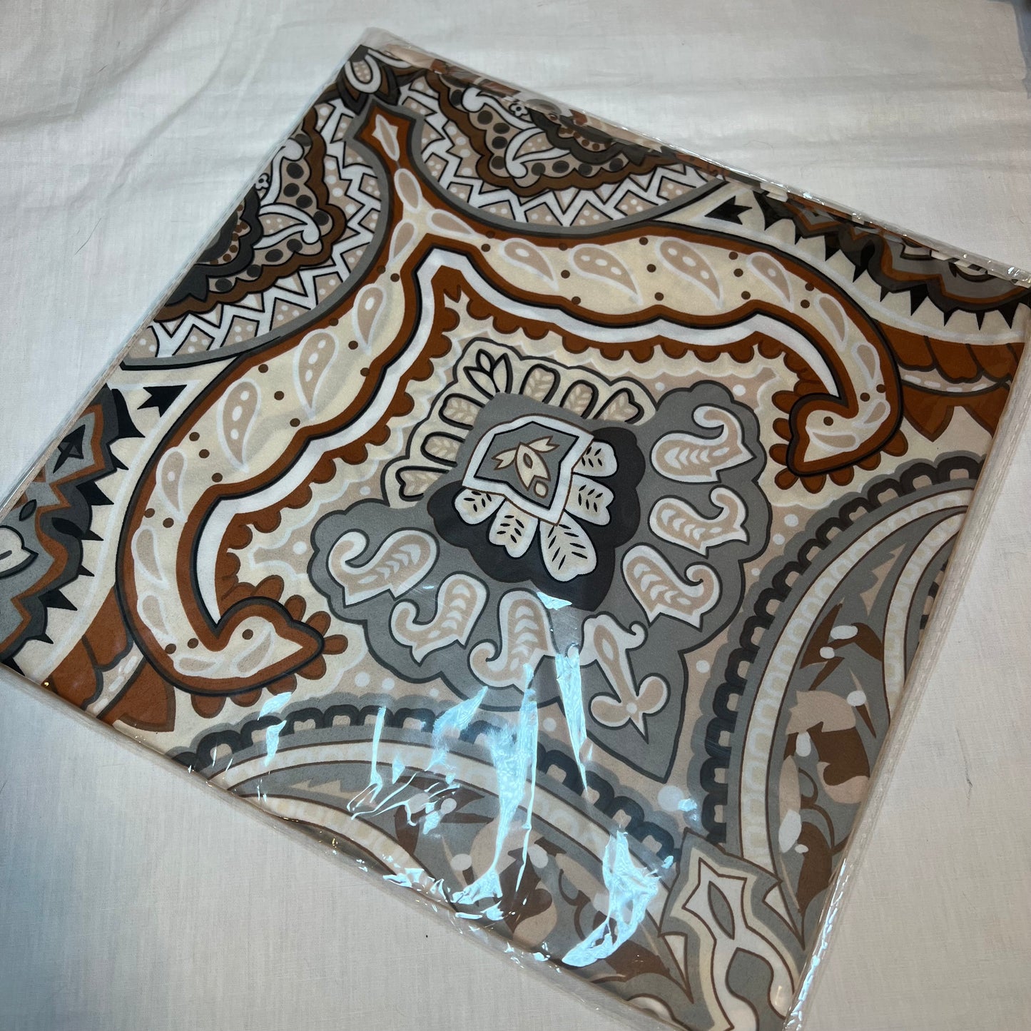 Carré de soie Aleyna