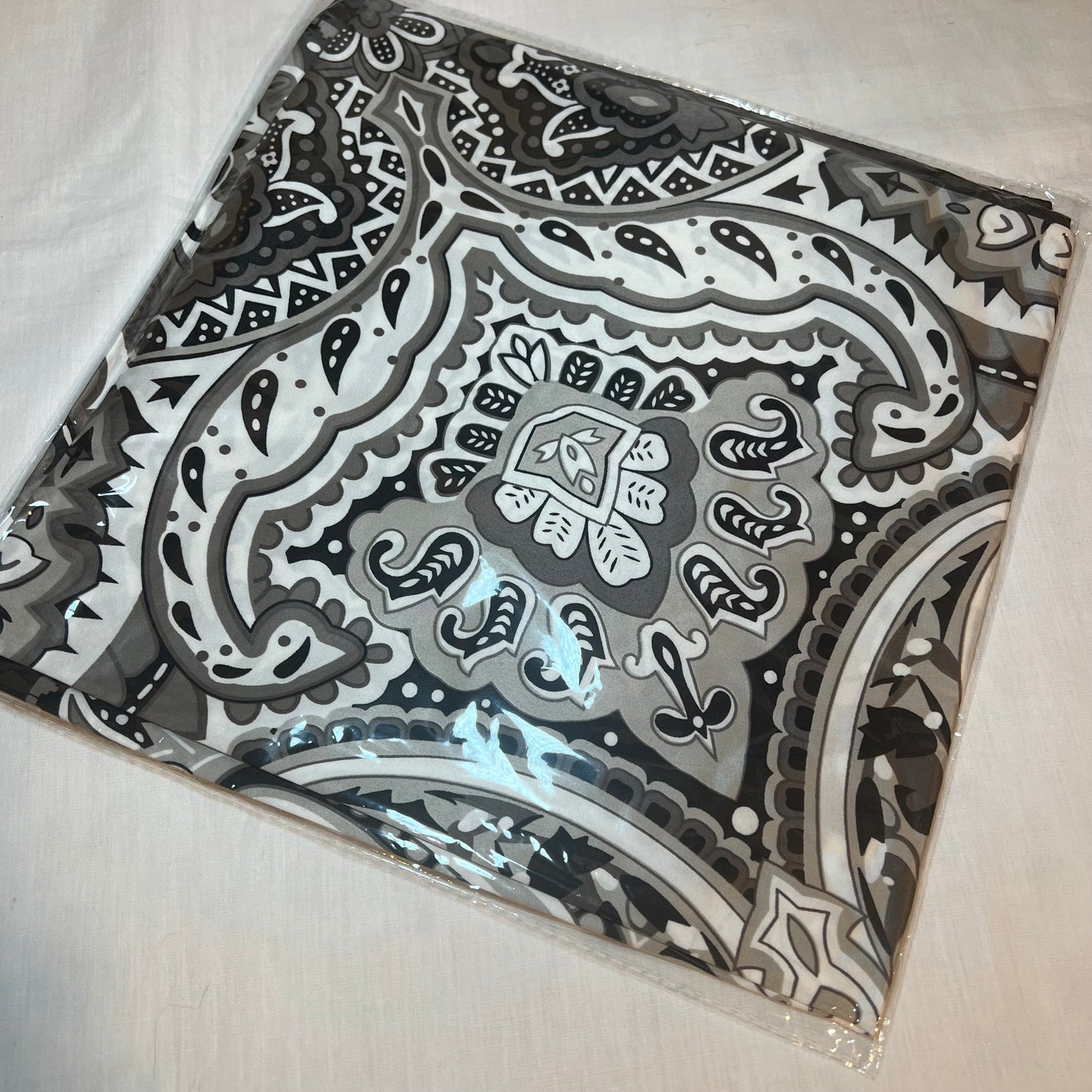 Carré de soie Aleyna