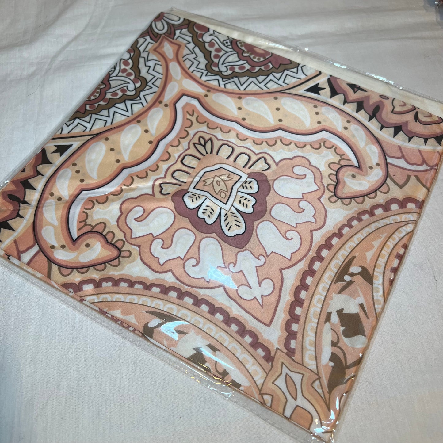 Carré de soie Aleyna