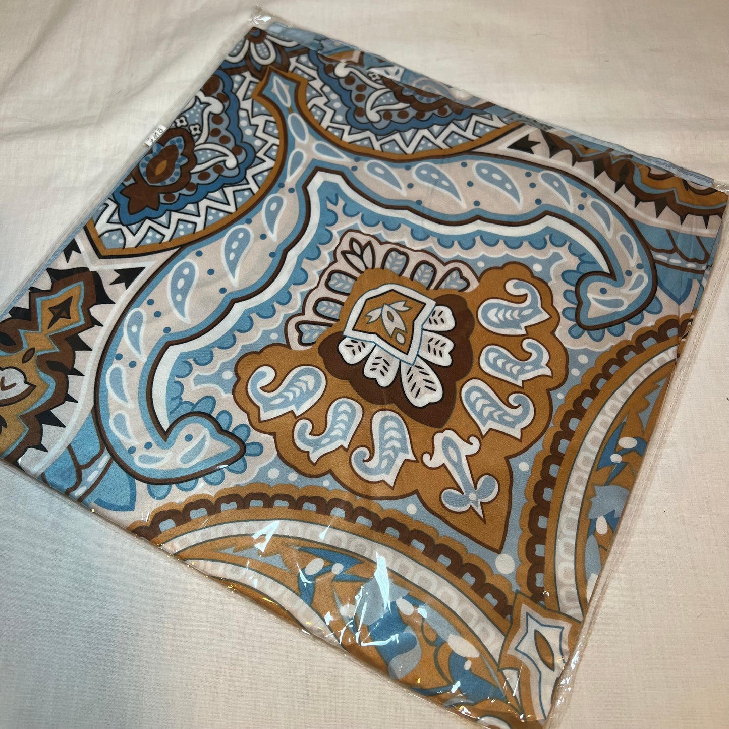 Carré de soie Aleyna