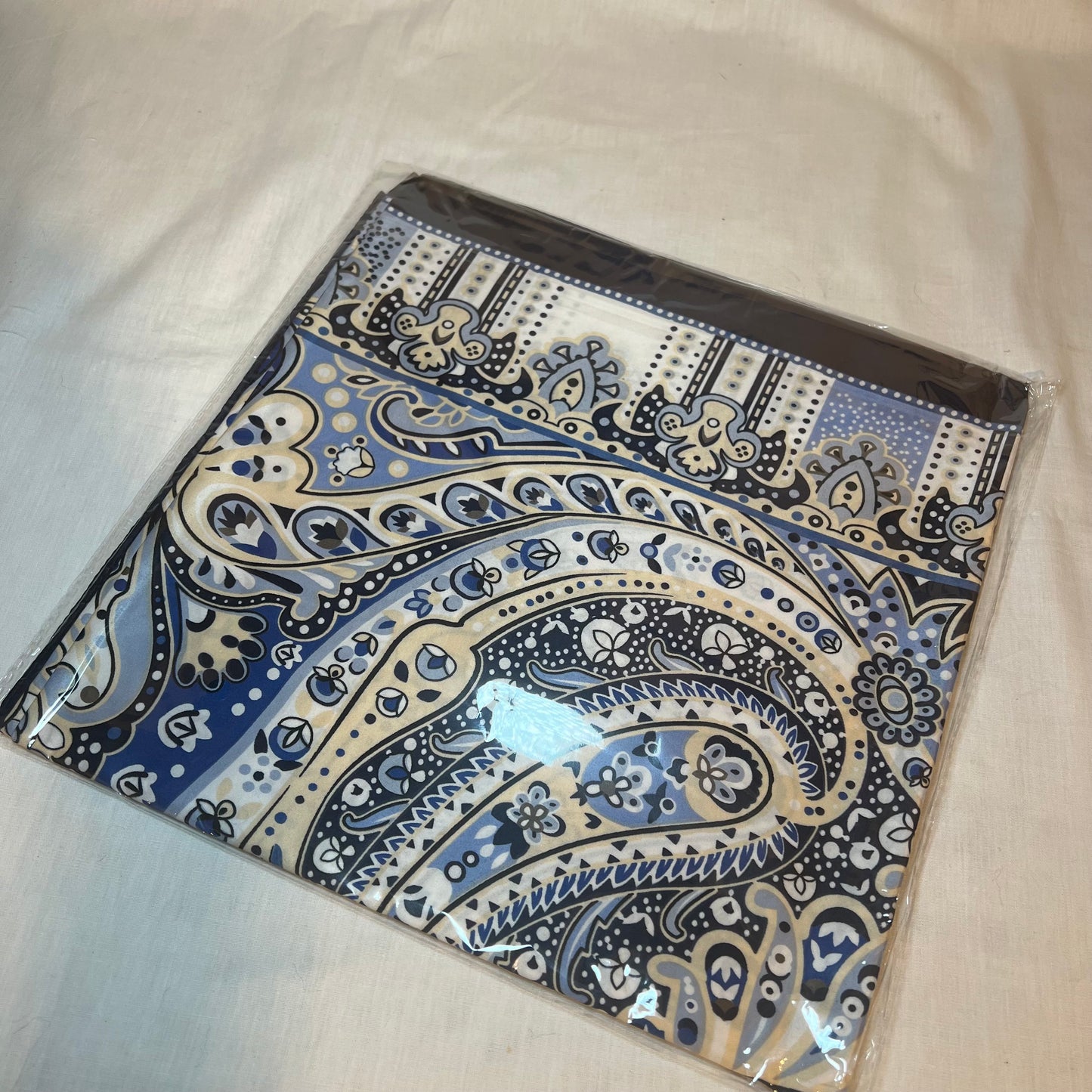 Carré de soie Derya