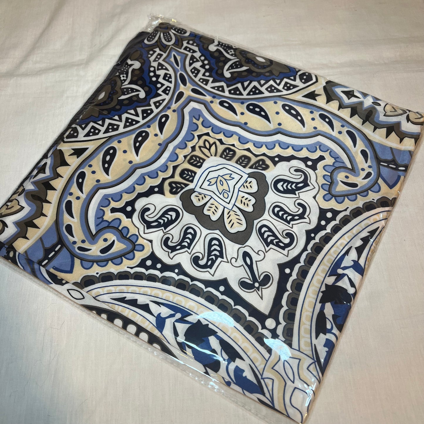 Carré de soie Aleyna